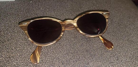 RARE VTG American Optical Women\'s Sunglasses Calobar lenses w Tan-Amber tint main image 4